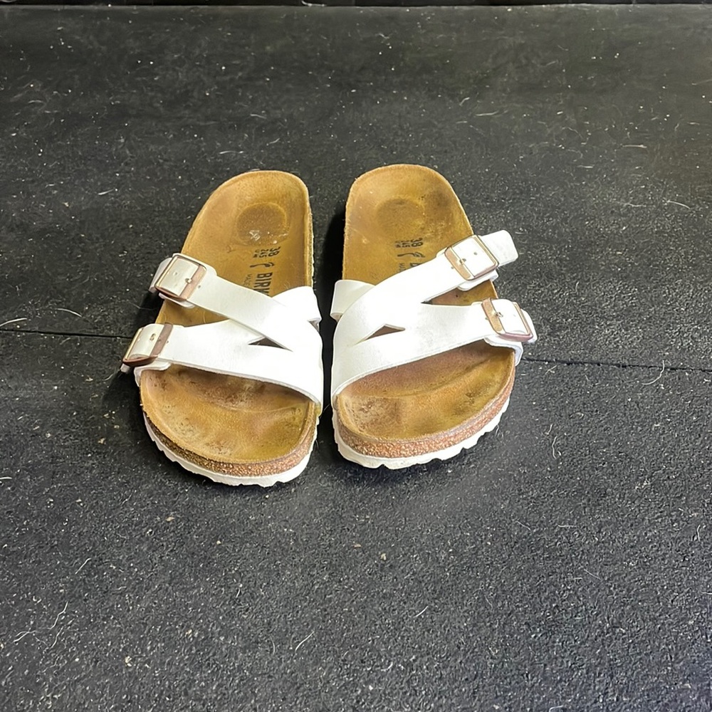 Birkenstock Yao Women’s Sandal. Color: White